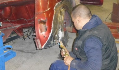 svg+xml;charset=utf-8,%3Csvg%20xmlns%3D Fahrzeuge restaurieren - wagenschmitte.com | Jucker Technik AG, Neerach